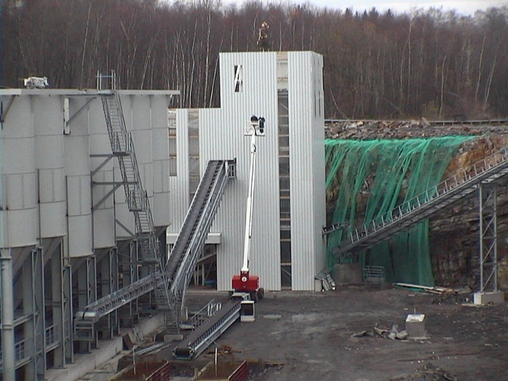 Anlagenplanung mit Fördertechnik und Silobereich der BSS GmbH Fördertechnik und Anlagenbereich in einer Industrieanlage