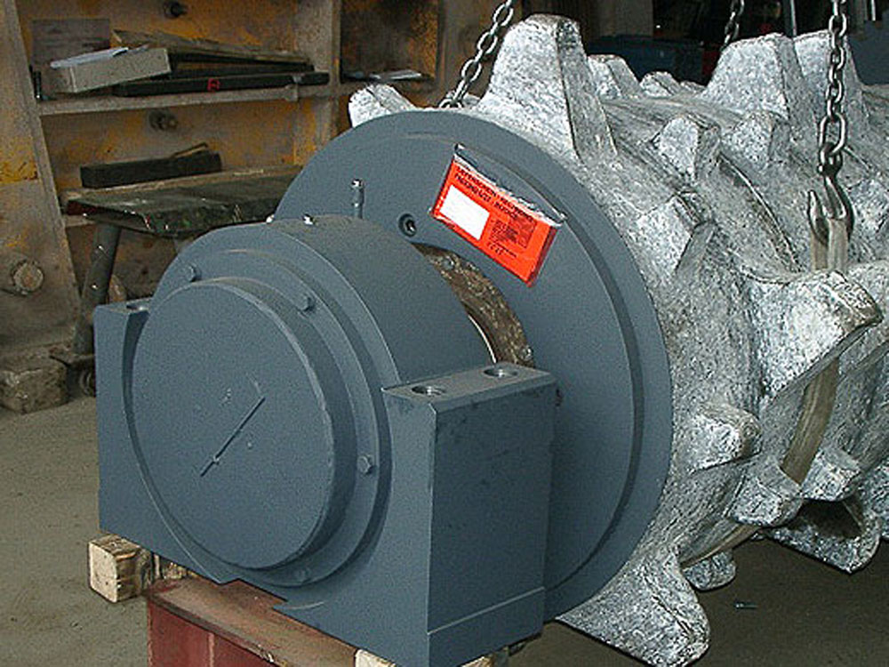 Aufgearbeitetes Antriebselement für Maschinenreparatur | BSS GmbH Aufgearbeitetes Antriebselement in der Werkstatt