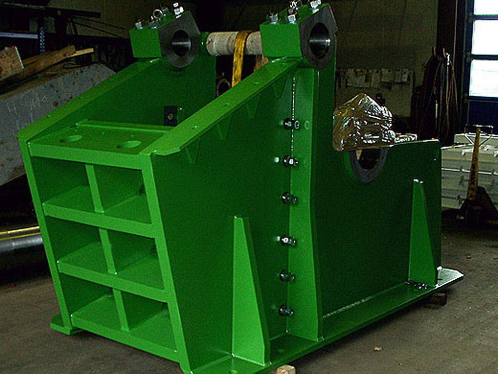 Backenbrecher-Gehäuse für Brech- und Siebtechnik Grünes Gehäuse eines Backenbrechers in der Werkstatt